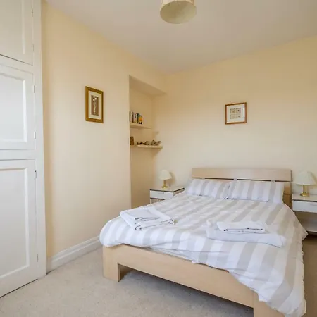 Apartment 35 Neville Street *