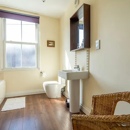 Apartment 35 Neville Street